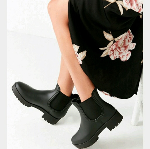 cloudy chelsea rain boot